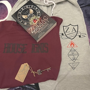 Zodiac Academy “P.E” Kit Joggers & T-shirt in house colours Set *Officially licenced merchandise*
