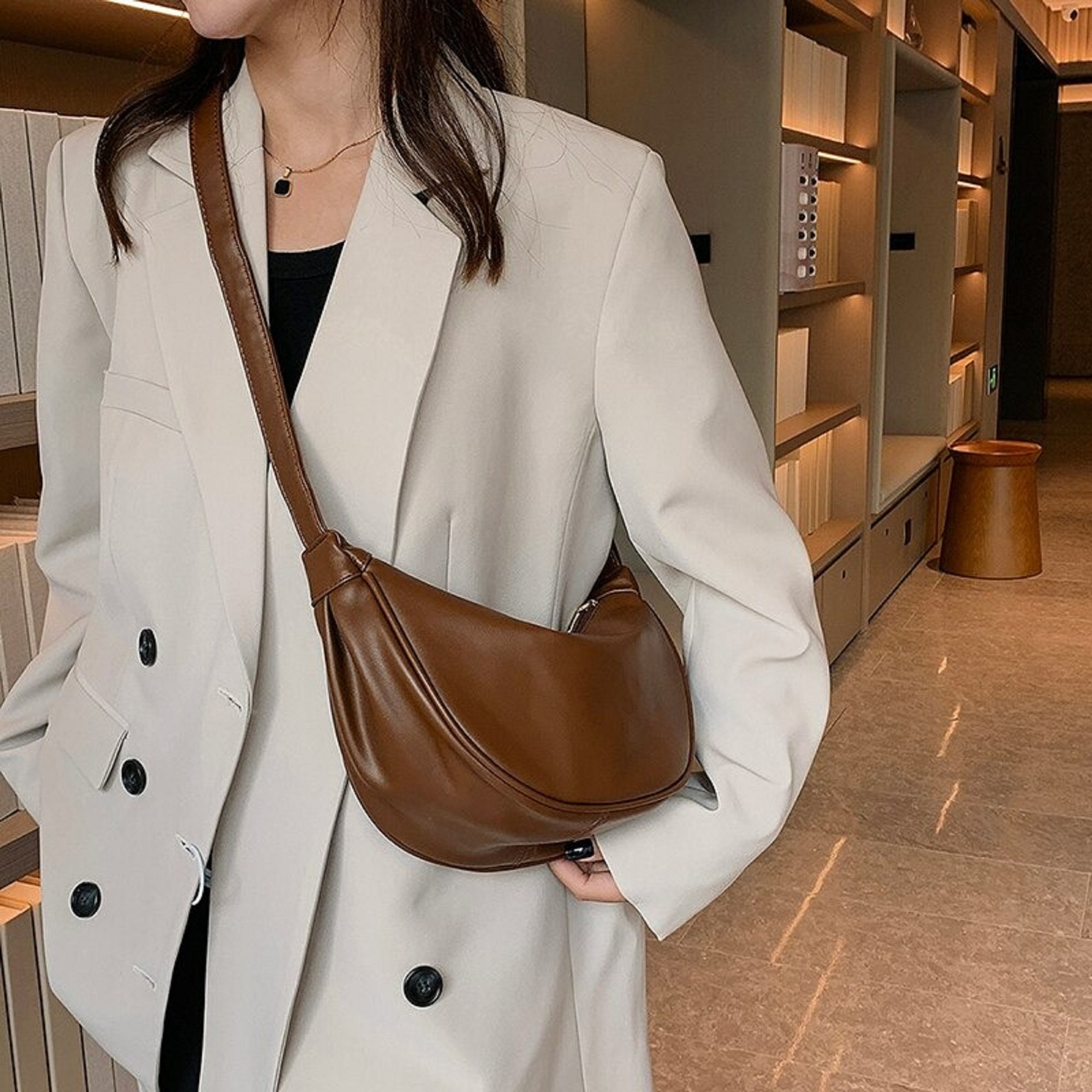 Wholesale 2022 New all-match small round bag women's crossbody round cake  bag simple shoulder half round bag handbags ladies pu leather From  m.