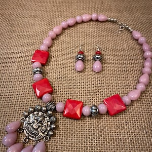 Pink Stone Beads with Silver Color Metal Pendant Necklace