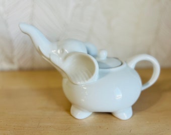 Tetera de porcelana White Elephant de Abbot Home Collection, regalo para amantes del té