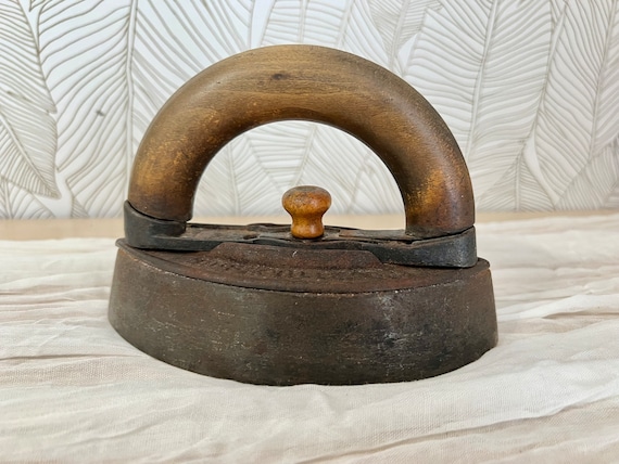 Antique 20 Lb Iron (JAS) Antique 20 Lb Iron (JAS)