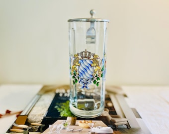 Caneca de cerveja de vidro com brasão de armas da Baviera alemã vintage e tampa