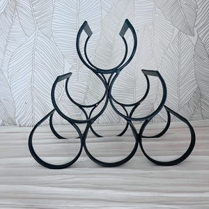 Casier à vin vintage postmoderne en métal noir - Porte-bouteilles 6 bouteilles style moderne du milieu du siècle, accessoires de bar minimalistes en fer forgé, années 1990, style atomique