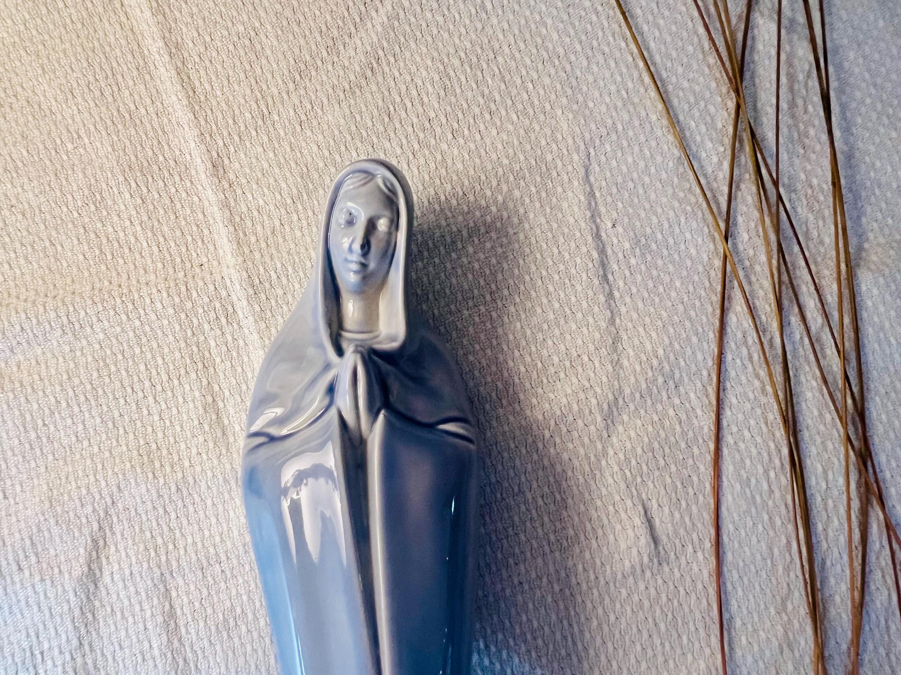 ヴィンテージの聖母マリア像（ソフトブルー） - Etsy 日本