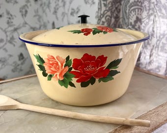 Vintage Enamelware Lidded Bowl Made in China Floral Enamel Pot Cream Blue Red Peony Kitchen Storage Bowl Rustic Cottage Decor