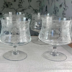 Juego de 4 copas de cóctel vintage grabadas, copas de cóctel con diseño floral de camarones, copas de postre retro, cristalería vintage, copas para entretener.