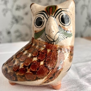 Estatueta de coruja vintage estilo Tonala, decoração de pássaro em cerâmica dos anos 1970.