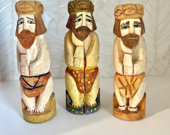 Esculturas vintage polonesas de arte folclórica, conjunto de 3 figuras de Cristo esculpidas à mão em madeira, arte folclórica religiosa, decoração cristã.