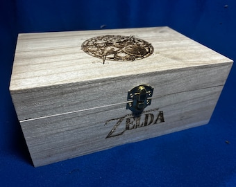 Engraved triangle link wooden gift box