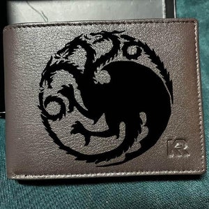 Carteira gamer de couro gravada com sangue de dragão