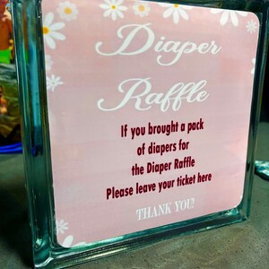 Décoration de fête en bocal en verre pour billets de tombola de couches avec cartes de tombola. Cube en verre à mémoire de forme pour baby shower, 7 x 7 pouces