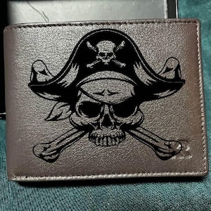 Carteira gamer pirata de couro gravada