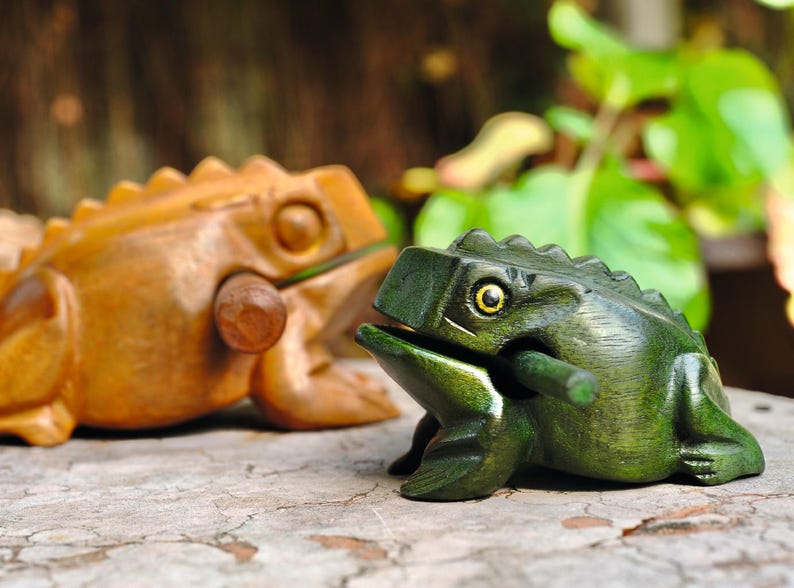 Sound frog made of 'Albesia' wood image 8