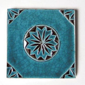 Embossed tile 'Ornement turquoise'