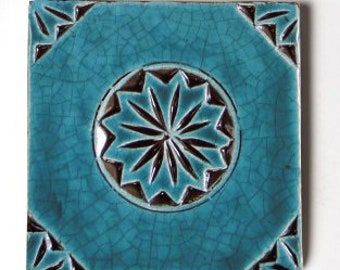 Embossed tile 'Ornement turquoise'