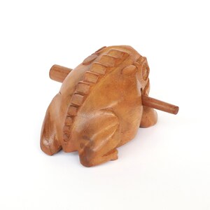 Sound frog made of 'Albesia' wood image 5
