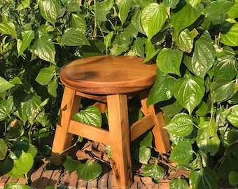 Massiver kleiner Hocker