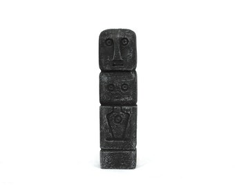 Cement figure 'Primitif'