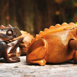 Sound frog made of 'Albesia' wood image 7