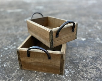 Box with handles L