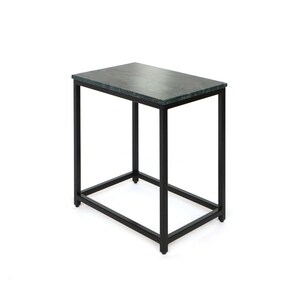 Könnte beinhalten: Ein schwarzer Metall-Beistelltisch mit einer grünen Marmorplatte. Der Tisch hat ein schlichtes, rechteckiges Design mit einem einzigen Regal.
