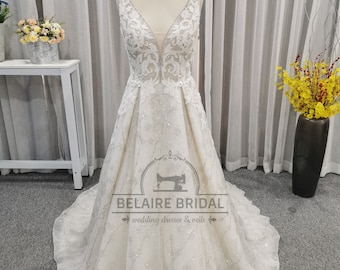 flashing deep V neck wedding dress with lace applique W460