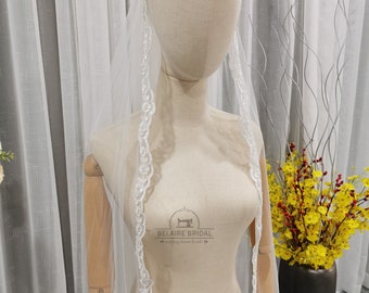 wedding veil with lace applique