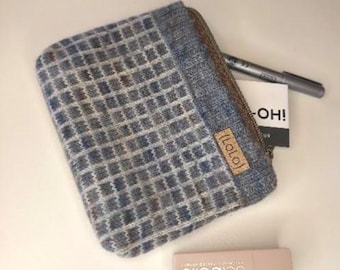 Hand knit zipper bag
