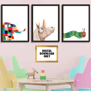 Puede incluir: Tres impresiones art&iacute;sticas enmarcadas con ilustraciones infantiles. Una muestra un elefante colorido, otra un unicornio y la tercera una oruga verde. Un letrero enmarcado m&aacute;s peque&ntilde;o debajo dice "DIGITAL DOWNLOAD ONLY".
