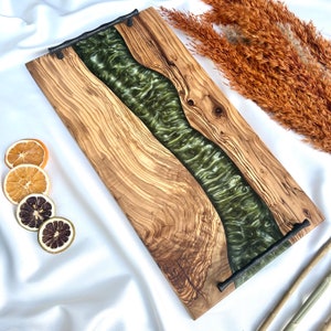 Customized Serving Tray Olive Wood Epoxy Resin Personalized Charcuterie Board With Handle (Black), Housewarming Gift , Christmas Gift Green