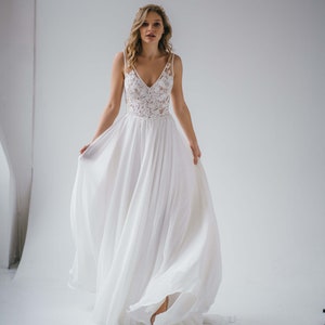 White Chiffon Boho Wedding Dresses Deep V-neck Lace Appliques Backless Bridal Gowns A-line Beach Bridal Dress