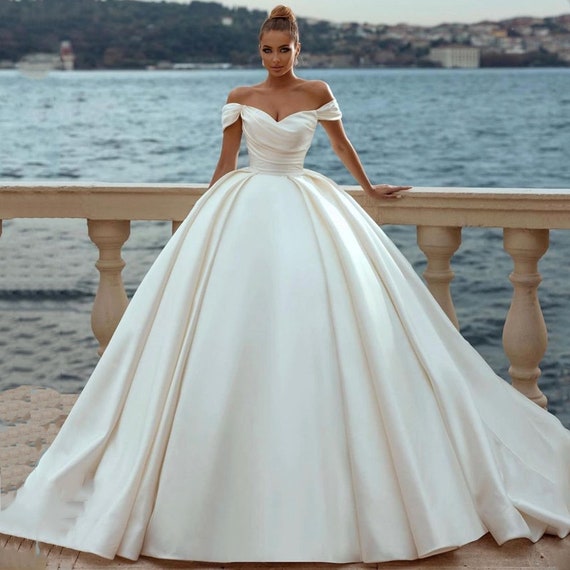 Satin Ball Gown Luxury Princess Wedding Dresses off the Shoulder Lace up  Back Bridal Gowns Sweep Train Sweetheart Bridal Dress 
