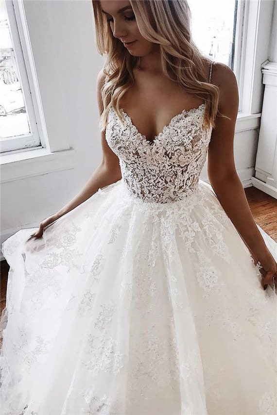 Lace Appliques Boho Wedding Dresses V-neck Spaghetti Straps Bridal