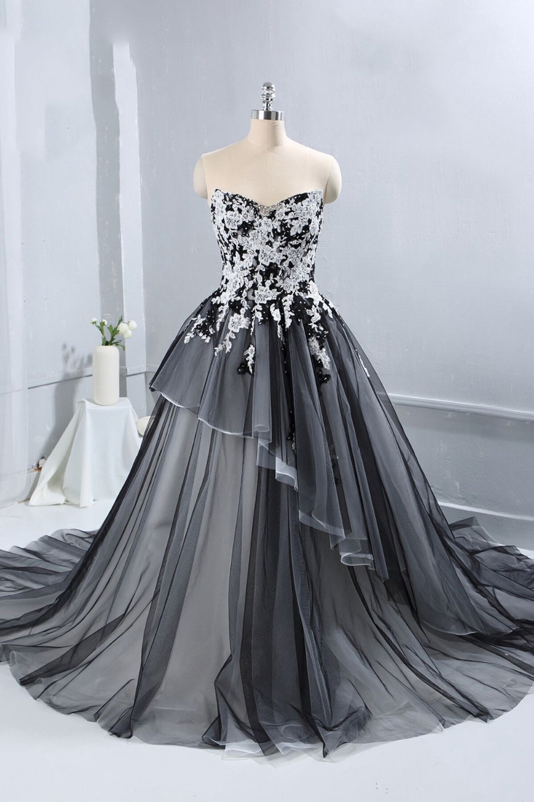 Black and White Lace Appliques Ball Gown Wedding Dresses Sweetheart