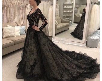 Black Lace Wedding Dresses Long Sleeves V-neck Bridal Gowns Backless Court Train Bridal Dress