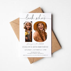 Puede incluir: Una tarjeta de invitaci&oacute;n blanca con texto negro que dice "look who's" y presenta una foto de dos personas en los n&uacute;meros 1 y 8. El texto debajo de la foto dice "Por favor, &uacute;nase a nosotros para celebrar el cumplea&ntilde;os n&uacute;mero 18 de Evelyn, S&aacute;bado | 22 de octubre | 18:00, The Mayfair Hotel, 247 North Terrace, Adelaide SA, RSVP a Julie al (123) 456 7850 antes del 1 de octubre."