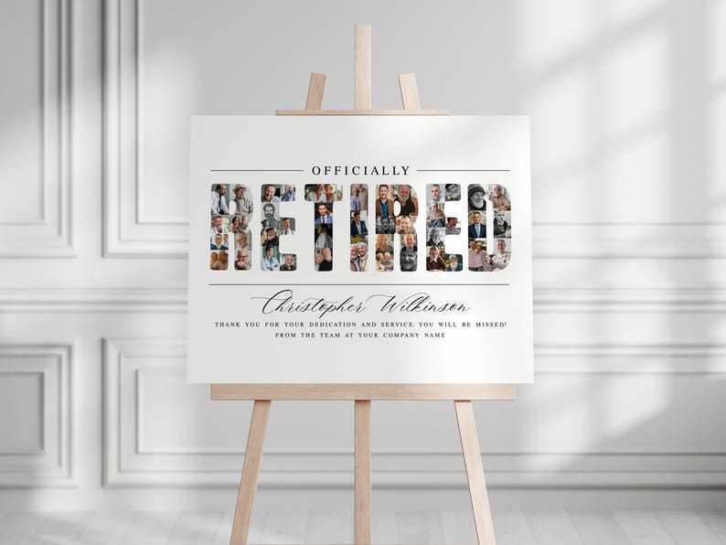 Op de afbeelding: Een wit bord op een houten ezel, met het woord "RETIRED" in grote letters gevuld met foto's. Het bord bevat ook de naam "Christopher Wilkinson" en een bedankbericht.