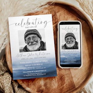 Op de afbeelding: Een herdenkingskaart en een smartphone met een vergelijkbaar ontwerp. Beide tonen een zwart-witfoto van een man, met de tekst "Celebrating the Life of Arthur John Whitmore". Het ontwerp bevat een blauwe aquarel-achtige gradiënt.