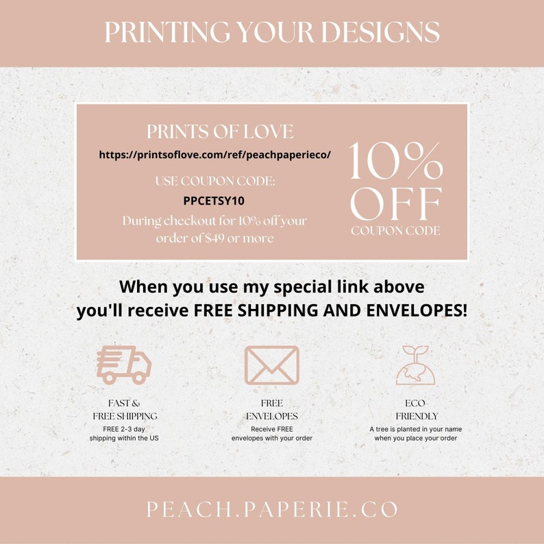 Może przedstawiać: Grafika w kolorze r&oacute;żowym i białym z tekstem "PRINTING YOUR DESIGNS" i "PRINTS OF LOVE" z linkiem do strony internetowej. Grafika zawiera r&oacute;wnież kod rabatowy 10%, PPCETSY10, oraz wiadomość o bezpłatnej wysyłce i kopertach przy użyciu linku. Grafika zawiera r&oacute;wnież ikony dla szybkiej i bezpłatnej wysyłki, bezpłatnych kopert i ekologicznego.