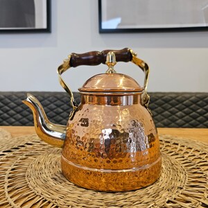 Bouilloire théière en cuivre pur faite main avec manche en bois, cadeau de 7e anniversaire de mariage, cadeau de pendaison de crémaillère.