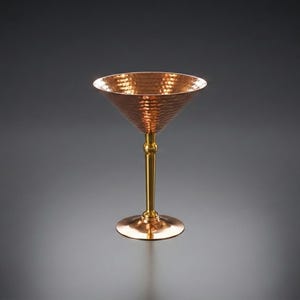 Ręcznie robione kieliszki do martini z czystej miedzi (zestaw 2 szt.) – prezent barmański