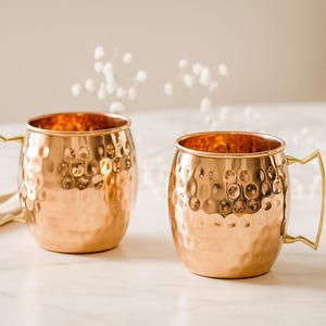 Handgjort Moscow Mule-muggset i koppar – hamrad finish med mässingshandtag
