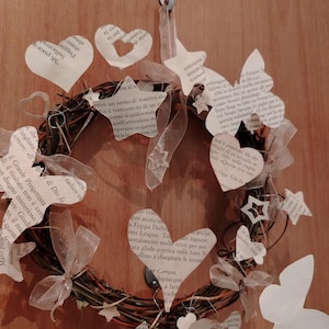 Ghirlanda di rami intrecciati naturali  fuori porta o per la casa, decorata con carta stampata e fiocchi di organza- pezzo unico Shabby chic