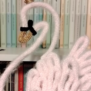 Cigno rosa da arredo per cameretta, da appendere cm 23, con lana morbida, Personalizzabile nel colore