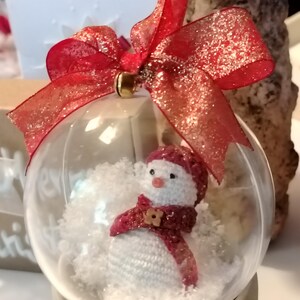 Pallina per l'albero di Natale, con Pupazzo di neve in vari colori su richiesta in Amigurumi - pezzo unico