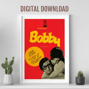 Pode incluir: Um cartaz de filme vintage para o filme "Bobby" estrelado por Rishi Kapoor e Dimple Kapadia. O cartaz apresenta um fundo vermelho com texto amarelo e uma foto dos dois atores.