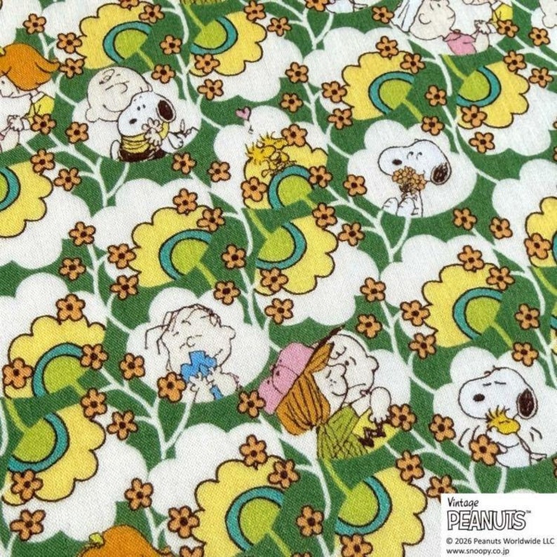 Liberty Japan x Peanuts Snoopy, Edizione Limitata, Tana Lawn, Friendship Blooms, Verde e giallo immagine 1
