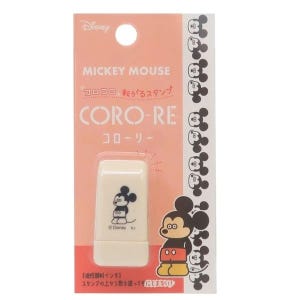 Op de afbeelding: Een Mickey Mouse Coro-Re stempel in een perzik kleurige verpakking. De stempel is wit met een zwart-wit afbeelding van Mickey Mouse. De verpakking bevat Japanse tekst en een Disney-logo.