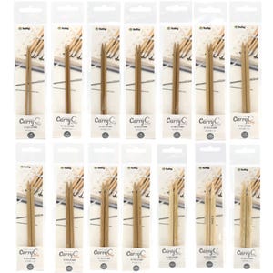 Peut inclure: Plusieurs aiguilles à tricoter Tulip Carry C, emballées dans du plastique transparent. Les aiguilles sont en bois clair et sont présentées sur un fond blanc. Chaque paquet porte le logo "Carry C" et des informations sur la taille.