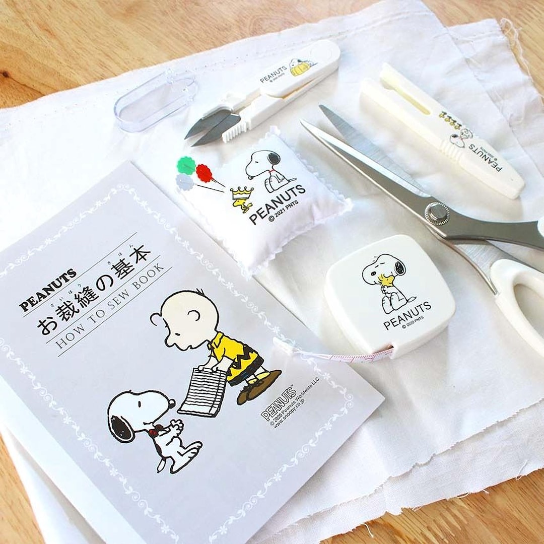 Peanuts Sewing Kit, Snoopy & Charlie Brown (compact Case With Tools) - Etsy